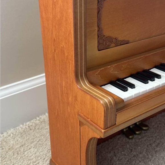American Girl Melody upright piano - Picture 2 of 8